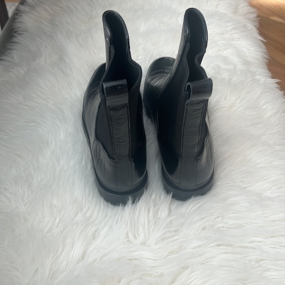 Vince - Picture 4 of 7